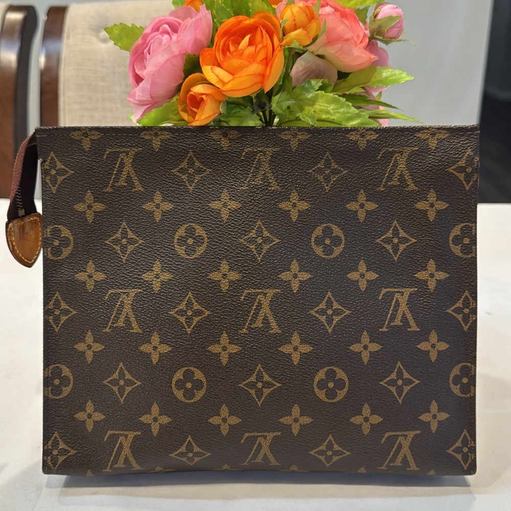 Authentic Louis Vuitton Toilettery pouch - Picture 3 of 16